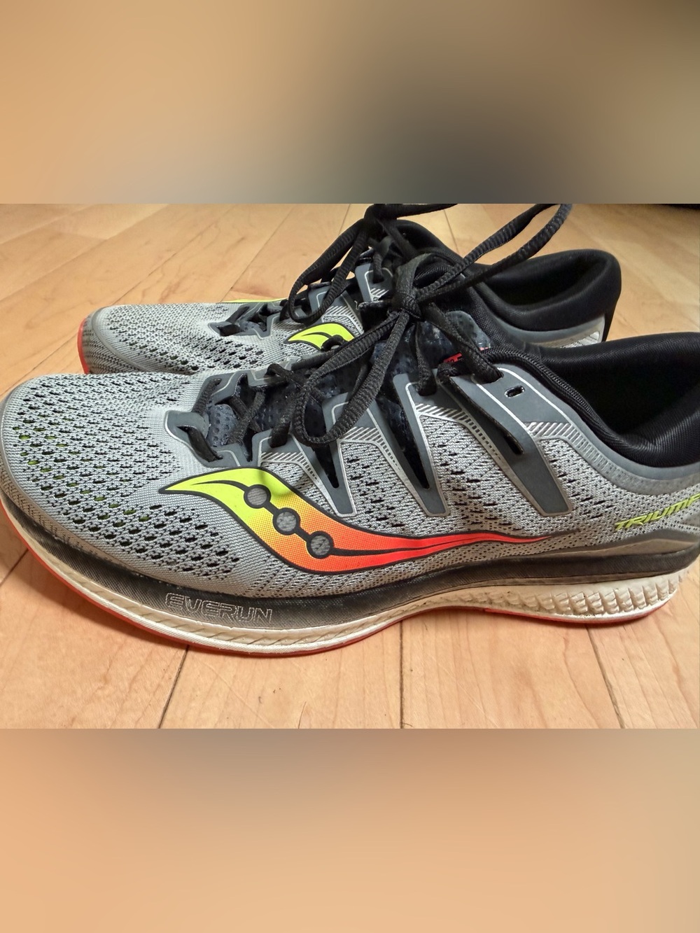 Men’s Saucony Triumph ISO 5 Gray Running Shoes with Neon Yellow and Orange Logo